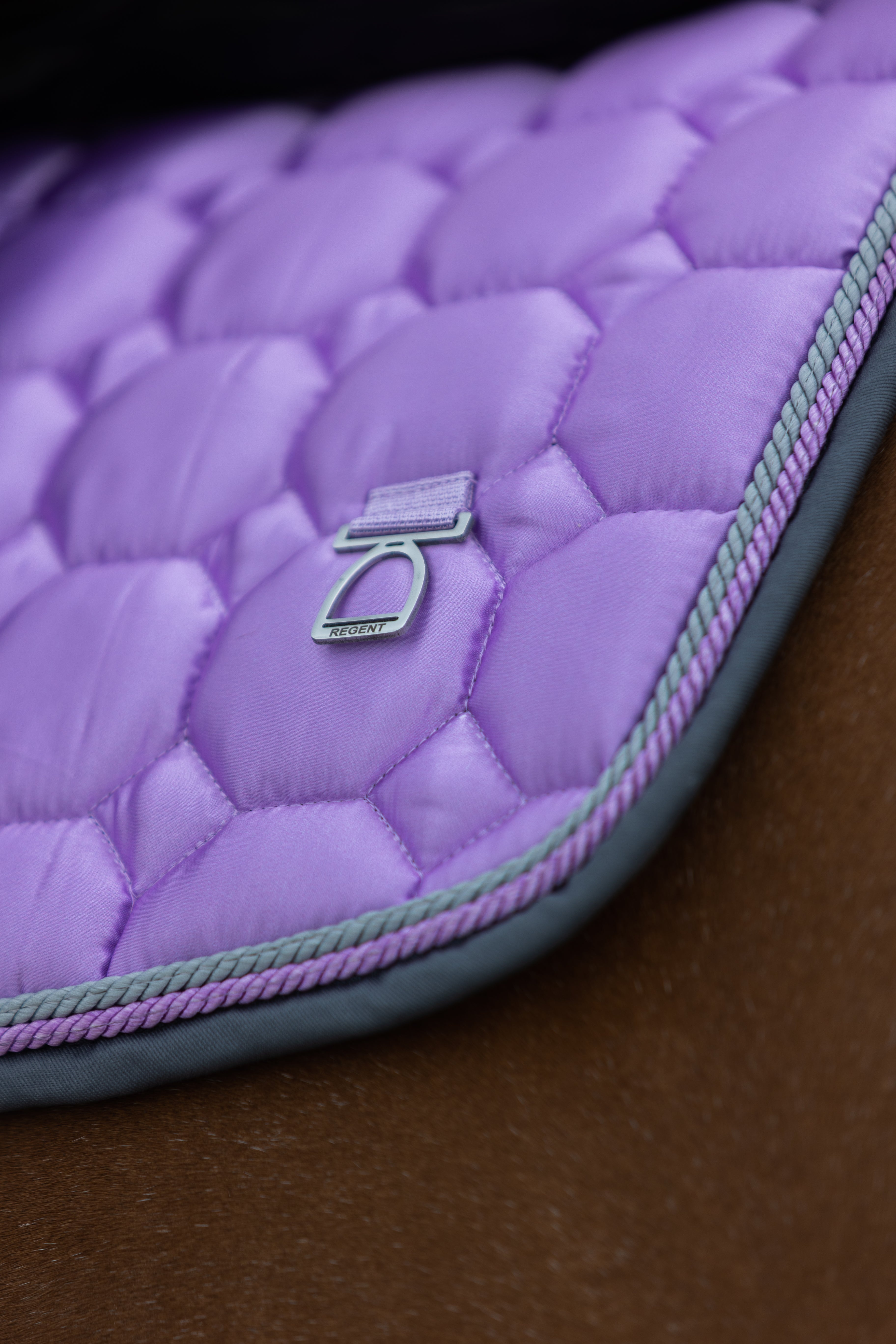 L Jump Cut Saddle Pad